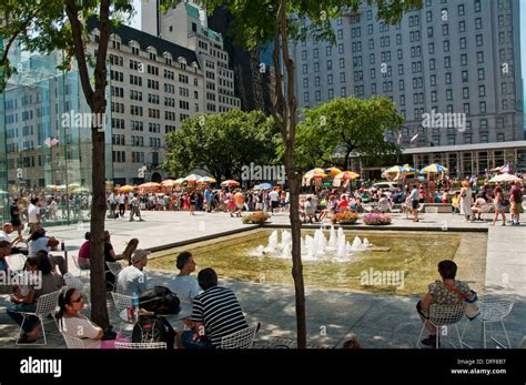 fountain in plaza Stock Photo - Alamy