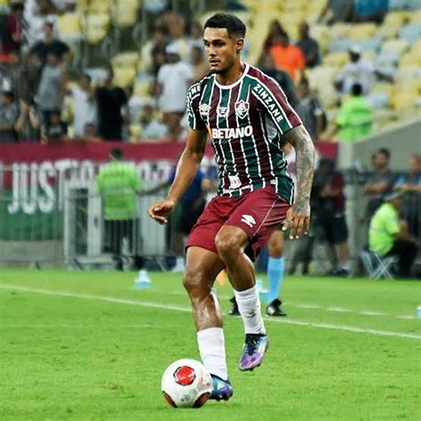 Fluminense acerta saída de Cris Silva para o Goiás Canal Flu News O