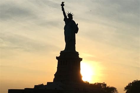 Private New York City Sunset Boat Tour: Triphobo