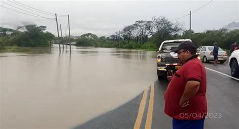 Piura Desborde del río en Morropón deja a decenas de familias aisladas