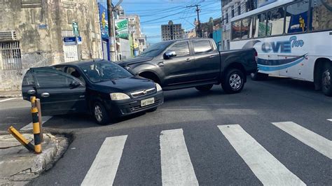 Colisão entre carros deixa passageira morta no Centro de Aracaju