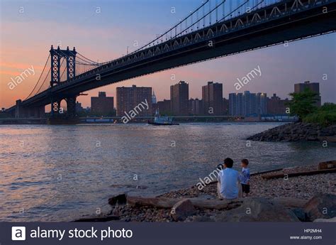 Manhattan bridge construction hi-res stock photography and images - Alamy