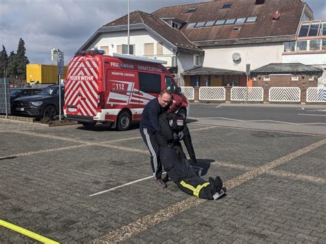 Feuerwehrleute zeigen Stärke und Teamgeist beim Feuerwehr Fitness