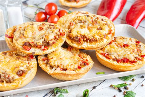 Schnelle Pizzabrötchen mit Hackfleisch Rezept eat de