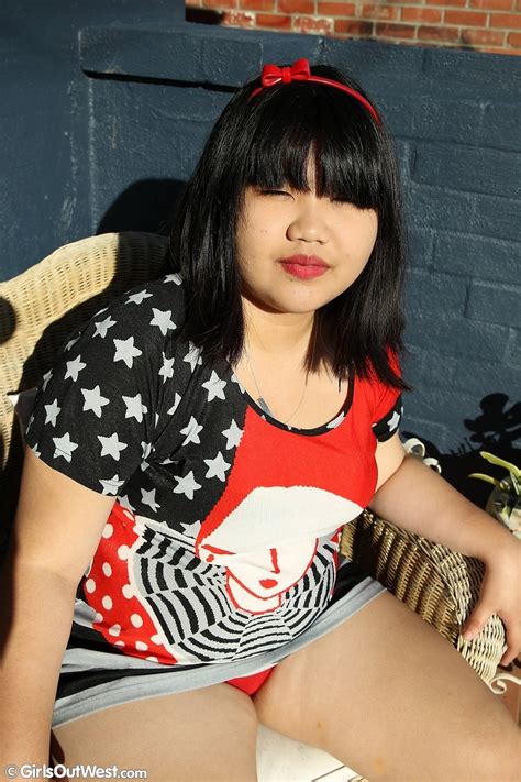 Chubby Amateur Masturbating Her Horny Hairy Pussy With A Glass Dildo