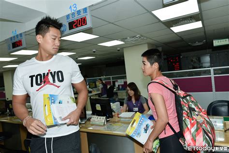 小嫻簽字前配偶欄空白！ 何守正填表格「先結婚再離婚」 Ettoday星光雲 Ettoday新聞雲