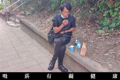 【快訊】可怕！男疑討錢不成拿刀刺死阿姨 行兇後翹腳坐路邊抽菸 上報 Line Today