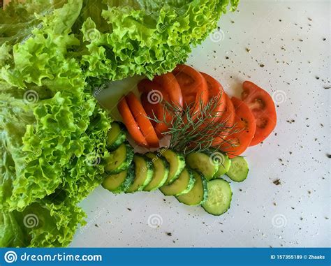 Verduras Frescas Hojas De Lechuga Tomate Pepino Fondo Blanco Imagen