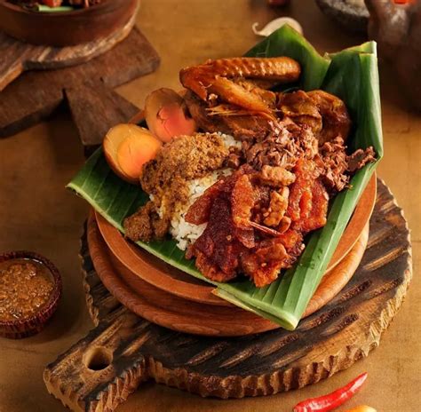 12 Tempat Kuliner Gudeg Paling Populer Dan Legendaris Di Yogyakarta