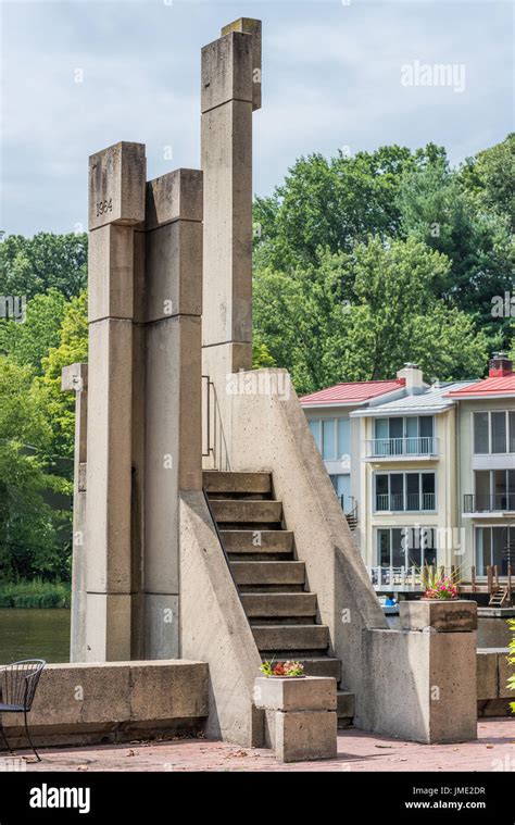 Lake anne village hi-res stock photography and images - Alamy