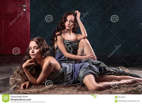 Naked Twins Girls Nude