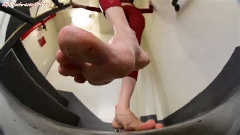 Annette S Gigantic CRUSH Pt Front Views MOV Amateur Soles Giantess And Footjobs