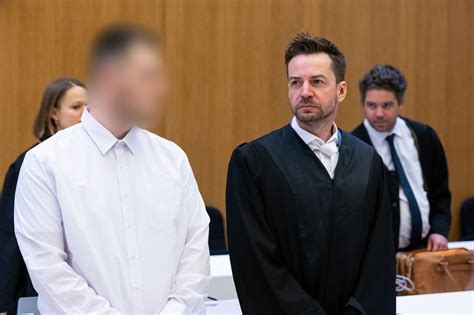 Verteidigung plädiert auf zwölf Jahre Haft für Dreifachmord