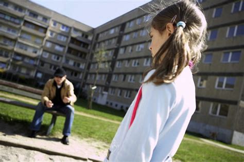 Chlípník nabízel dětem peníze za sex Když odmítly nadával jim iDNES cz