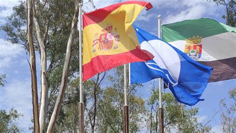 Ya Ondea La Bandera Azul En La Playa De Campanario Hoy