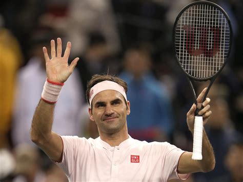 RANDOM THOUGHTS OF A LURKER Roger Federer Confidently Overcomes