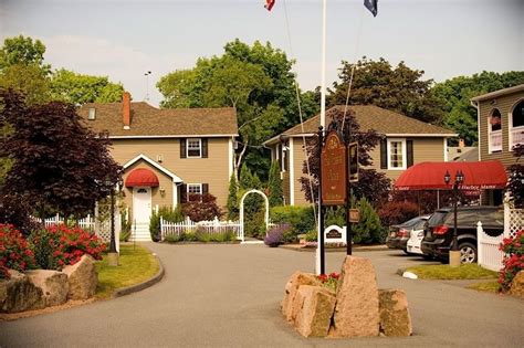 Bar Harbor Manor Hotel, Inn & Suites | A Bar Harbor, Maine Hotel