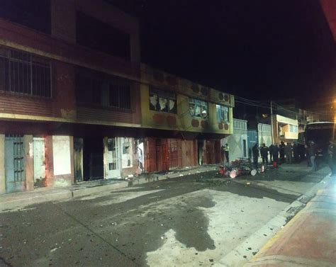 Puno Vecinos Incendian Locales Nocturnos De Juliaca Que No Respetaban