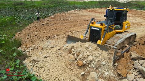 Great Power Bulldozer Moving Gravel Hard Extreme Pushing Heavy Dump