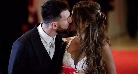 Lionel Messi Y Antonela Roccuzzo Dan El Sí Con Romántico Beso [video] Internacional El Bocón