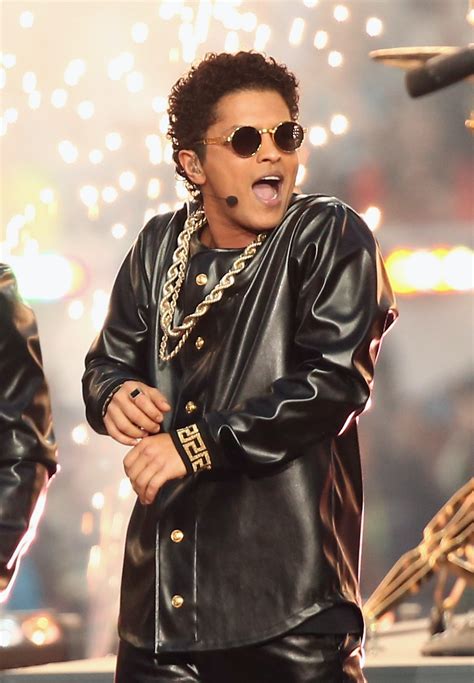 Bruno Mars' 2016 Grammys Outfit Is All About This One Color — PHOTOS