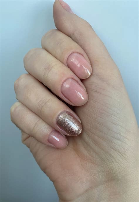 Любимый маникюрный дуэт Catrice More than nude 12 Glowing Rose Catrice Gold Effect 02