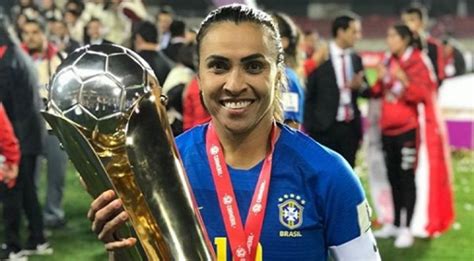 Marta conheça a história da Rainha do Futebol