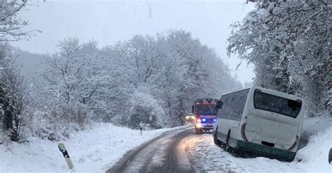 Schneechaos in Franken Viele Unfälle und Chaos auf den Straßen