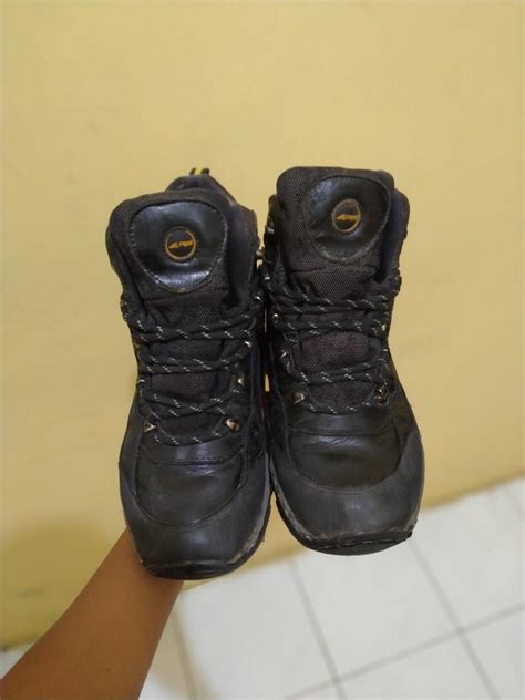 Sepatu Gunung Hiking Outdoor Arei Rei Sz 42 Olah Raga Perlengkapan Olahraga Lainnya Di Carousell