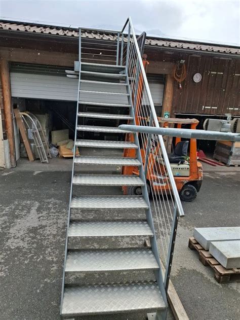 Treppe mit Geländer und Podest Kaufen auf Ricardo