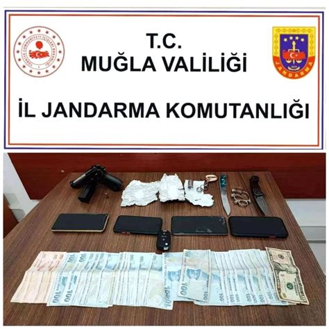 Jandarma şüpheli araçta silah ve kesici alet ele geçirdi Son Dakika