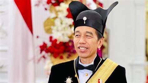 Jokowi Pakai Baju Adat Ageman Songkok Singkepan Ageng Saat Proklamasi