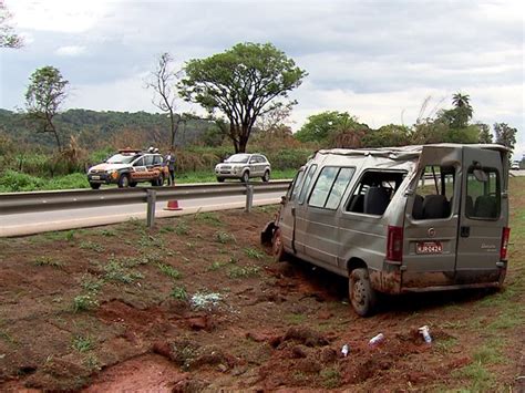 G1 Van capota e deixa feridos na MG 424 na Grande BH notícias em