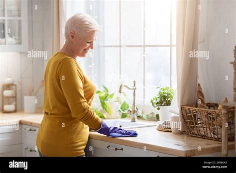 Mature Cleaning Lady Hi Res Stock Photography And Images Alamy
