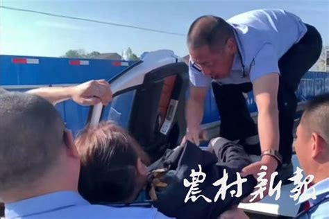 三轮车侧翻人员被困 松滋交警紧急救援 刘爱军 杨林市镇 乘客