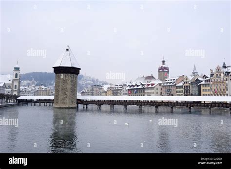 Kapellbrücke Kapellbruecke mit Wasserturm Wasserturm und gedeckte