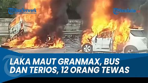 12 ORANG TEWAS Kecelakaan Maut Bus Granmax Dan Terios Di Tol Jakarta