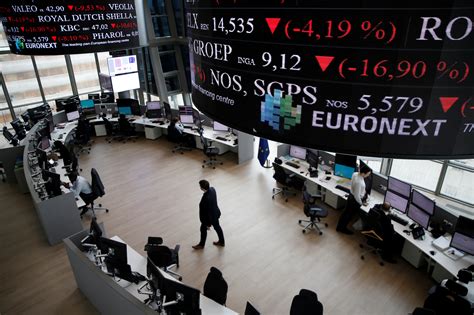 Cac 40 La Bourse De Paris Est Entrée Dans Une Période De Creux Estival Bfm Bourse