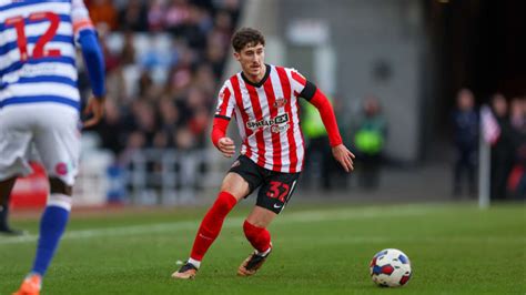 'He amazes me game after game' - Tony Mowbray hails Sunderland defence ...