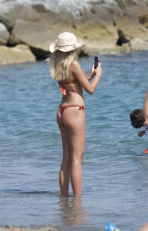 Zara Mcdermott Sexy By Paparazzi On The Beach In A Bikini Photos The Fappening
