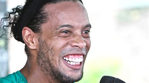 Ronaldinho Gaúcho retrato do futebol brasileiro Esporte UOL Esporte