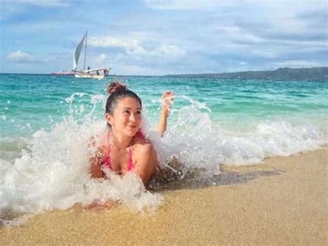 Hot Sexy Antoinette Taus Bikini Pics