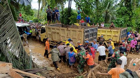 Inundaciones Y Deslizamientos De Tierra Dejan Al Menos 21 Muertos En