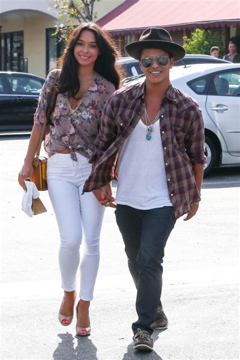 bruno-news: HQ - Bruno Mars, his girlfriend... - Just Gretel