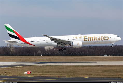 A6 EGQ Emirates Boeing 777 31HER Photo by Gábor Szabados ID 1059508