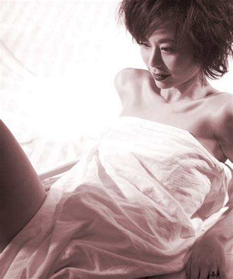 Mỹ nữ đóng thế cảnh nude tiết lộ giá đi khách gây sốc của sao