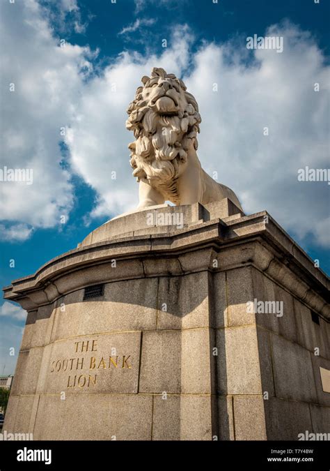 The coade stone lion hi-res stock photography and images - Alamy