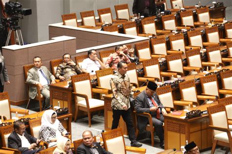 Rapat Paripurna Menyetujui Revisi Uu Tni Jadi Usul Inisiatif Dpr