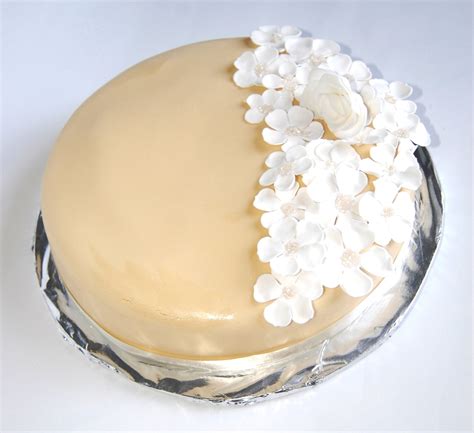 Anniversary, Flower Cake - CakeCentral.com