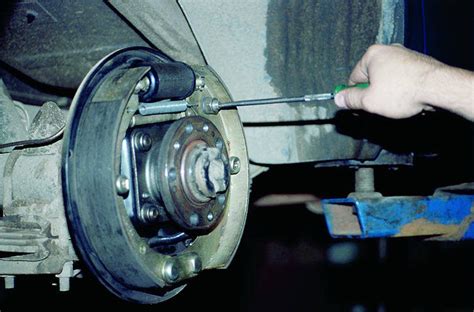 Регулировка привода стояночного тормоза. ГАЗ 3110, 310221 (Волга)